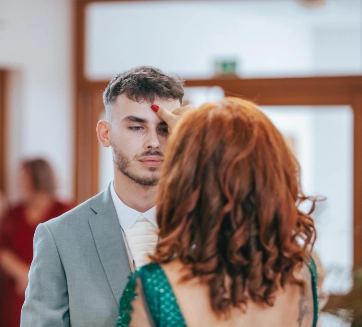 Požehnanie matky svojho syna pred sviatosťou manželstva.