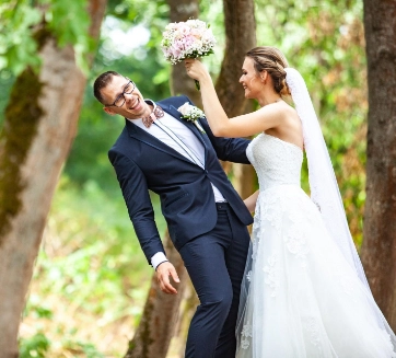 Portrét novomanželov v lese pri Zvolenskom hrade.